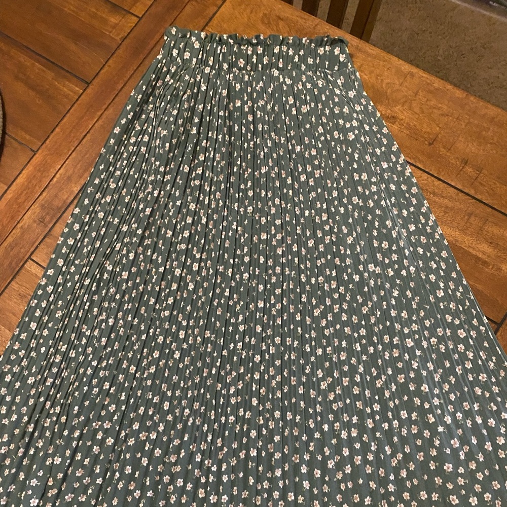 Floral pleated ankle skirt